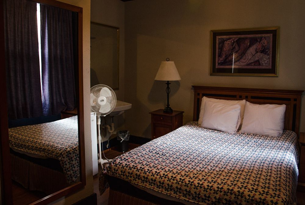 Hotel Ambassador バンクーバー エクステリア 写真