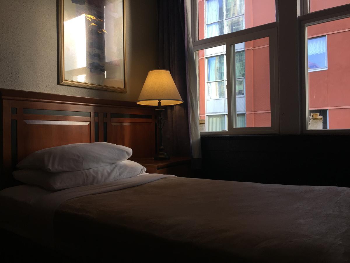 Hotel Ambassador バンクーバー エクステリア 写真