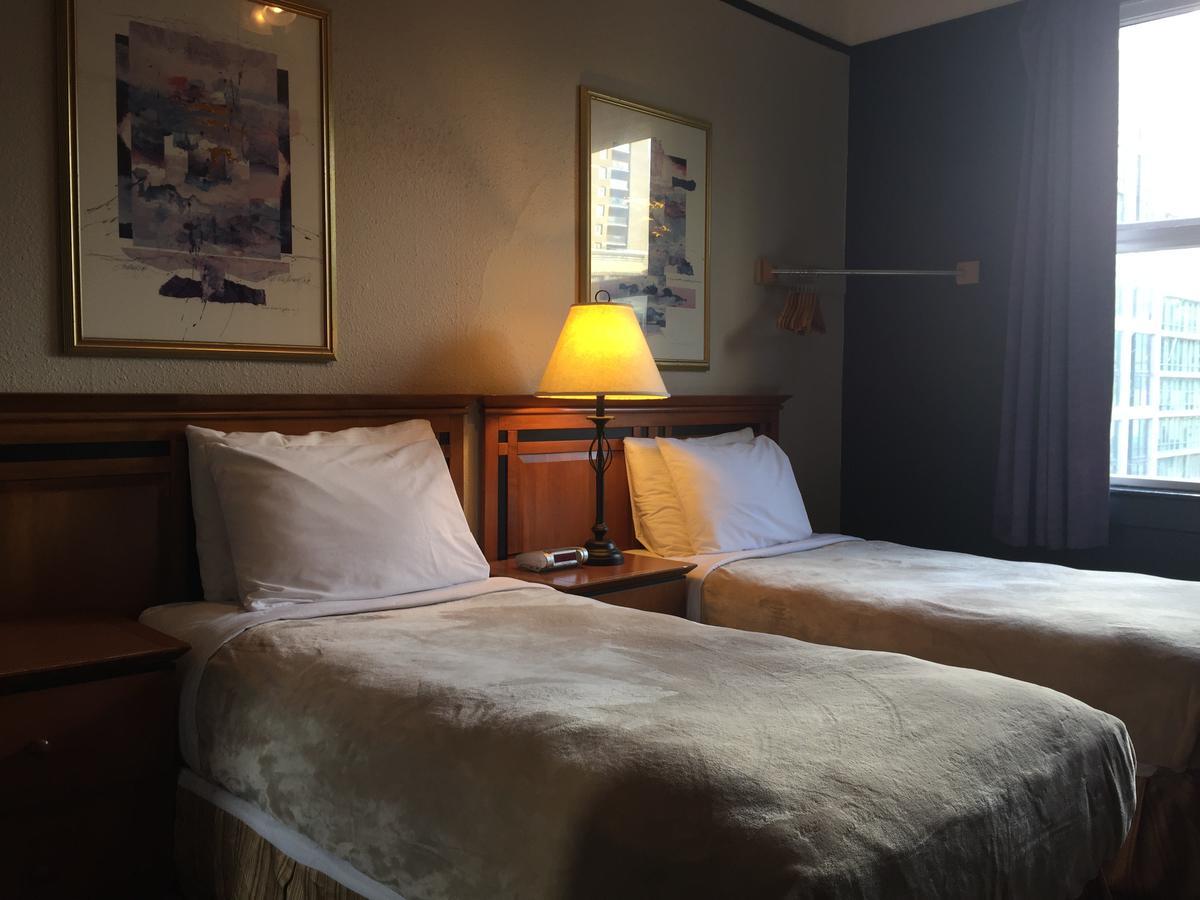 Hotel Ambassador バンクーバー エクステリア 写真