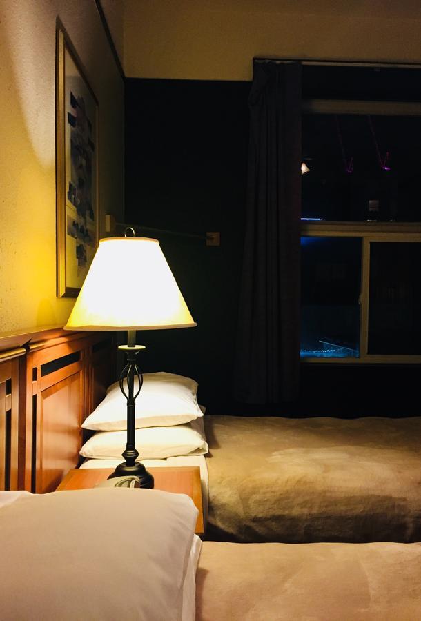 Hotel Ambassador バンクーバー エクステリア 写真