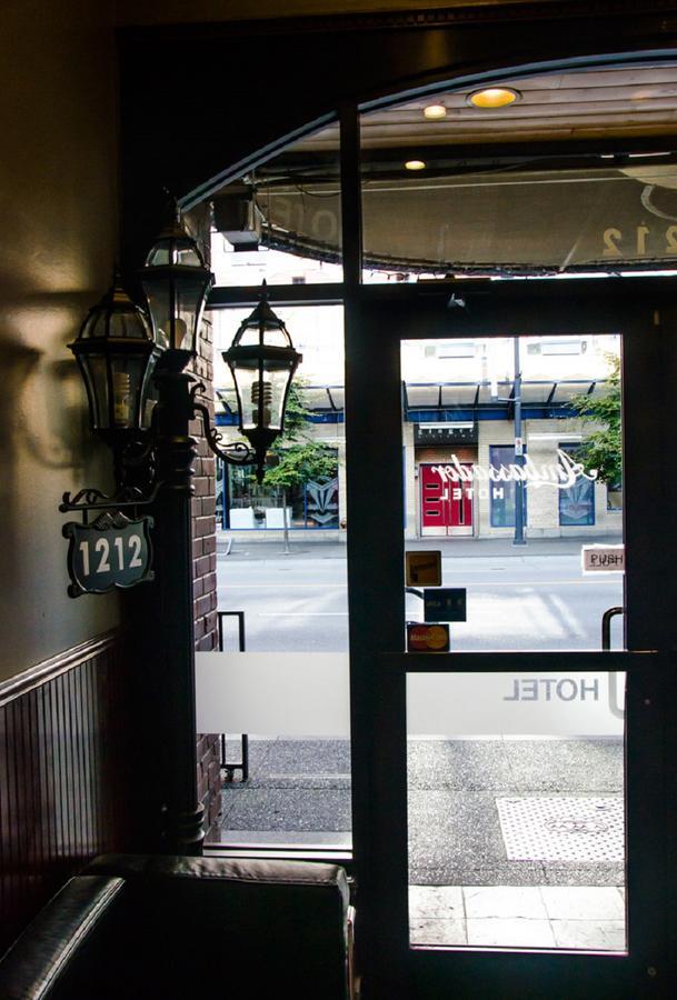 Hotel Ambassador バンクーバー エクステリア 写真