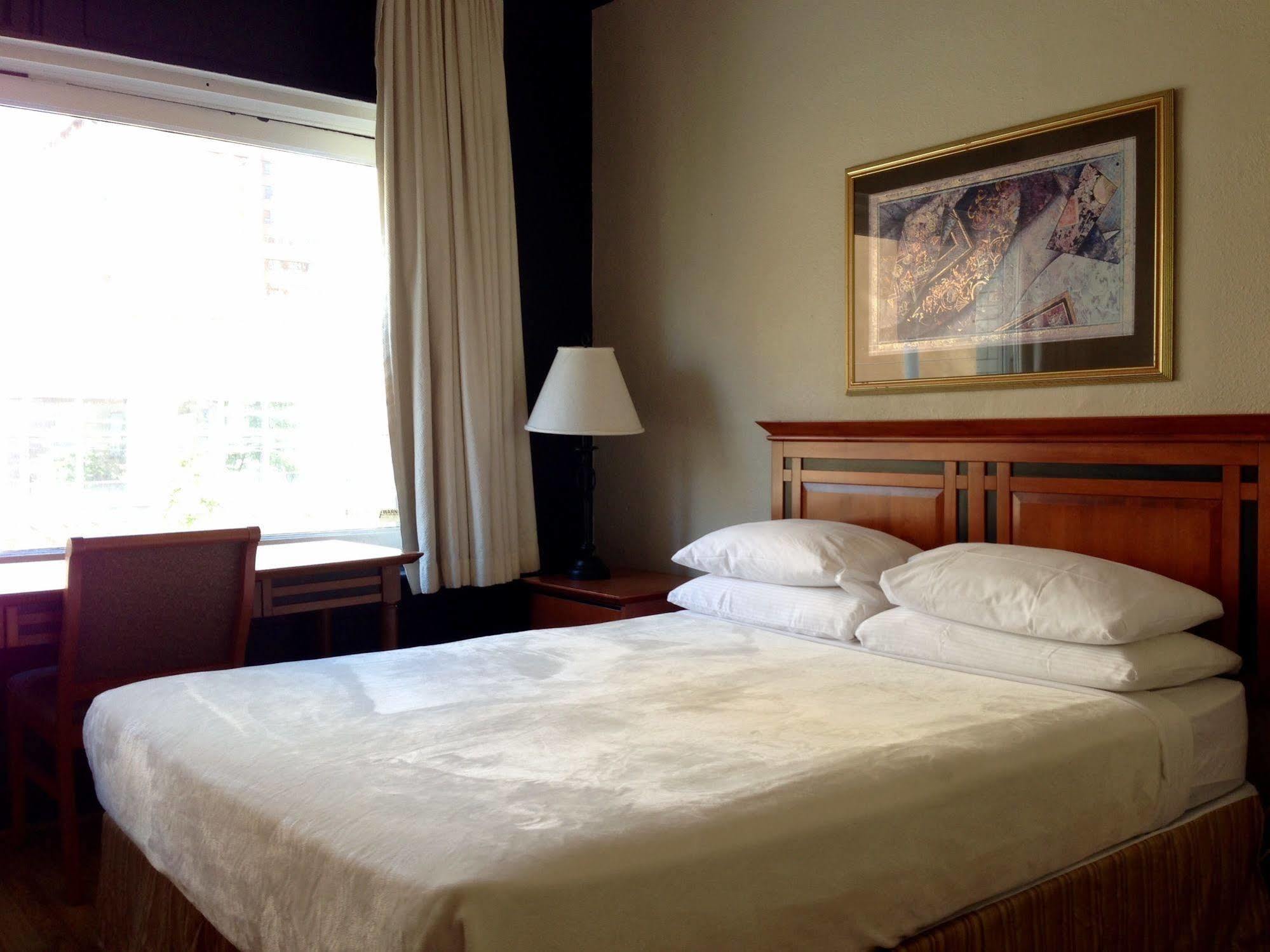 Hotel Ambassador バンクーバー エクステリア 写真