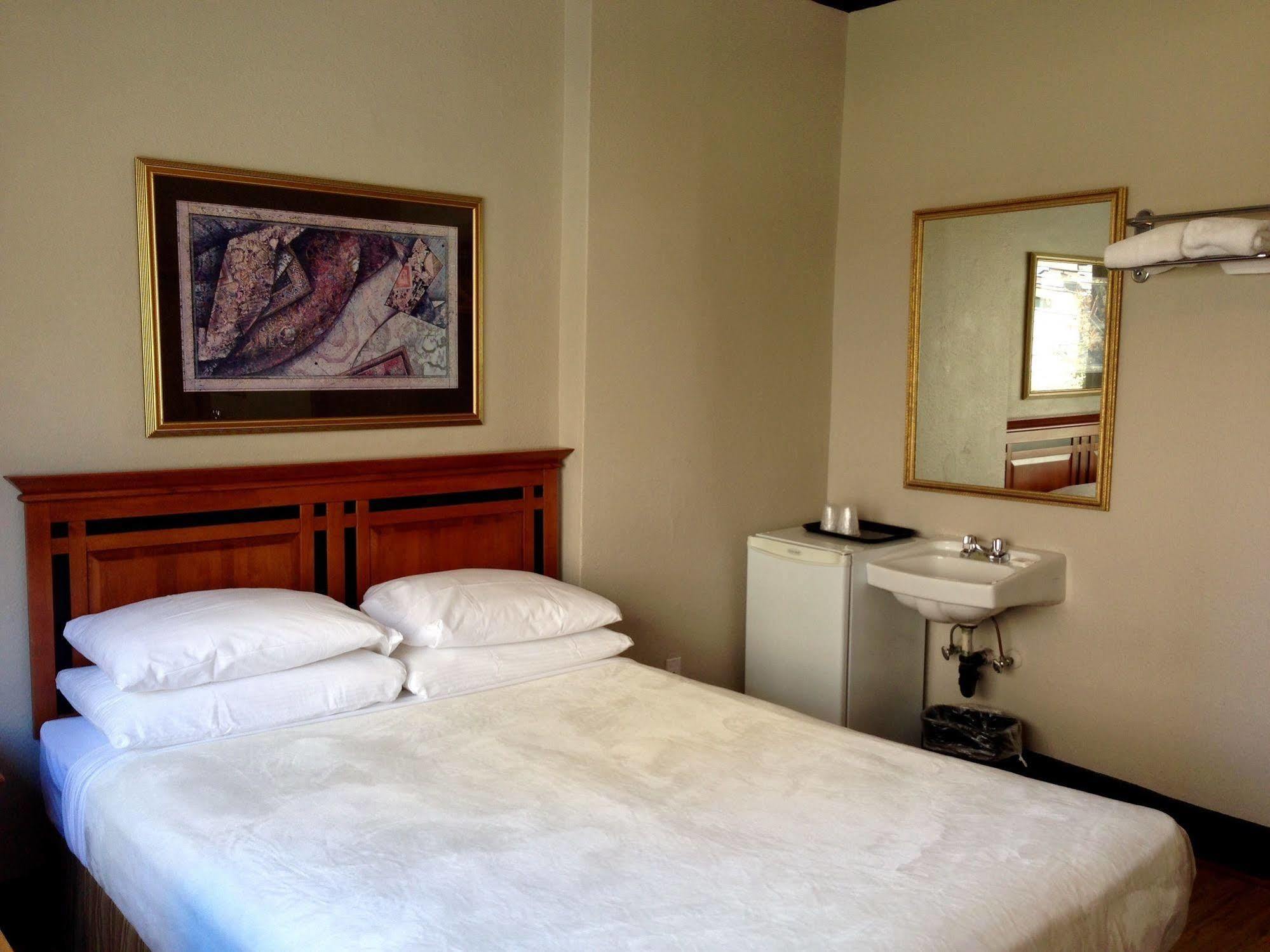 Hotel Ambassador バンクーバー エクステリア 写真