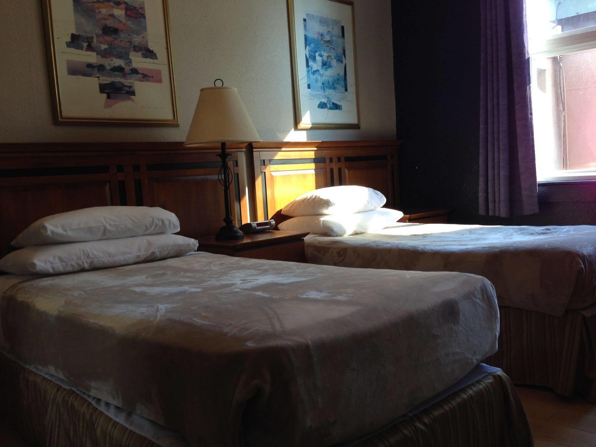 Hotel Ambassador バンクーバー エクステリア 写真