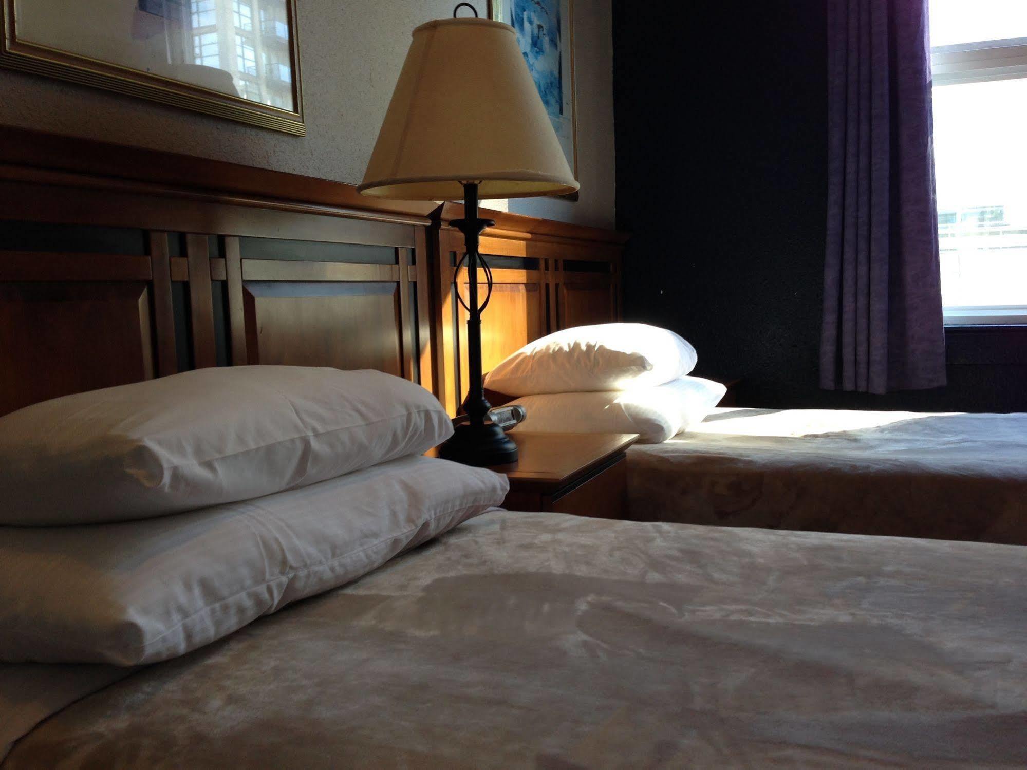 Hotel Ambassador バンクーバー エクステリア 写真